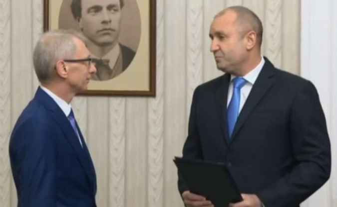 Президентът Румен Радев връчва втория мандат за съставяне на правителство